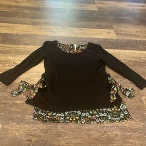 LC Lauren Conrad XS Black 3/4 sleeve blouse with pretty floral lining and bows